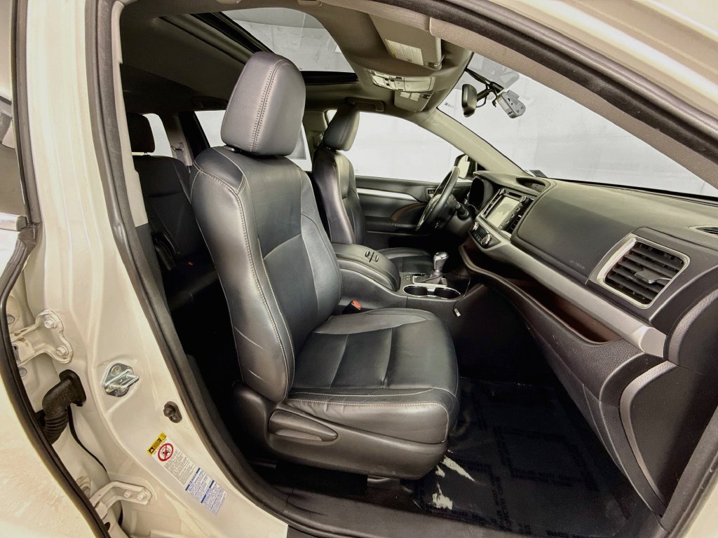 Used 2015 Toyota Highlander XLE AWD/4WD image 33