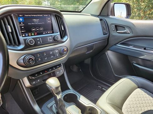 Used 2022 Chevrolet Colorado Z71 AWD/4WD image 23