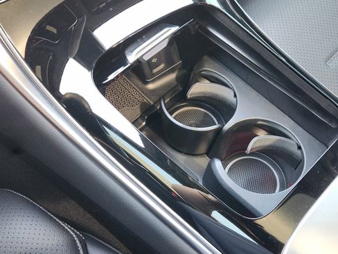 Used 2024 Mercedes-Benz GLC 300 4MATIC image 12