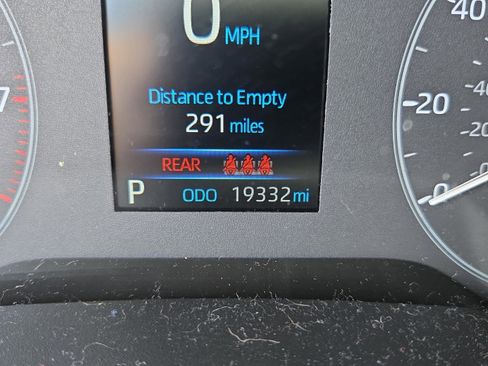 Used 2024 Toyota Corolla Cross L image 22