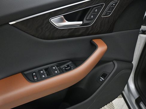 Used 2022 Audi Q8 Premium w/ Convenience Package image 8