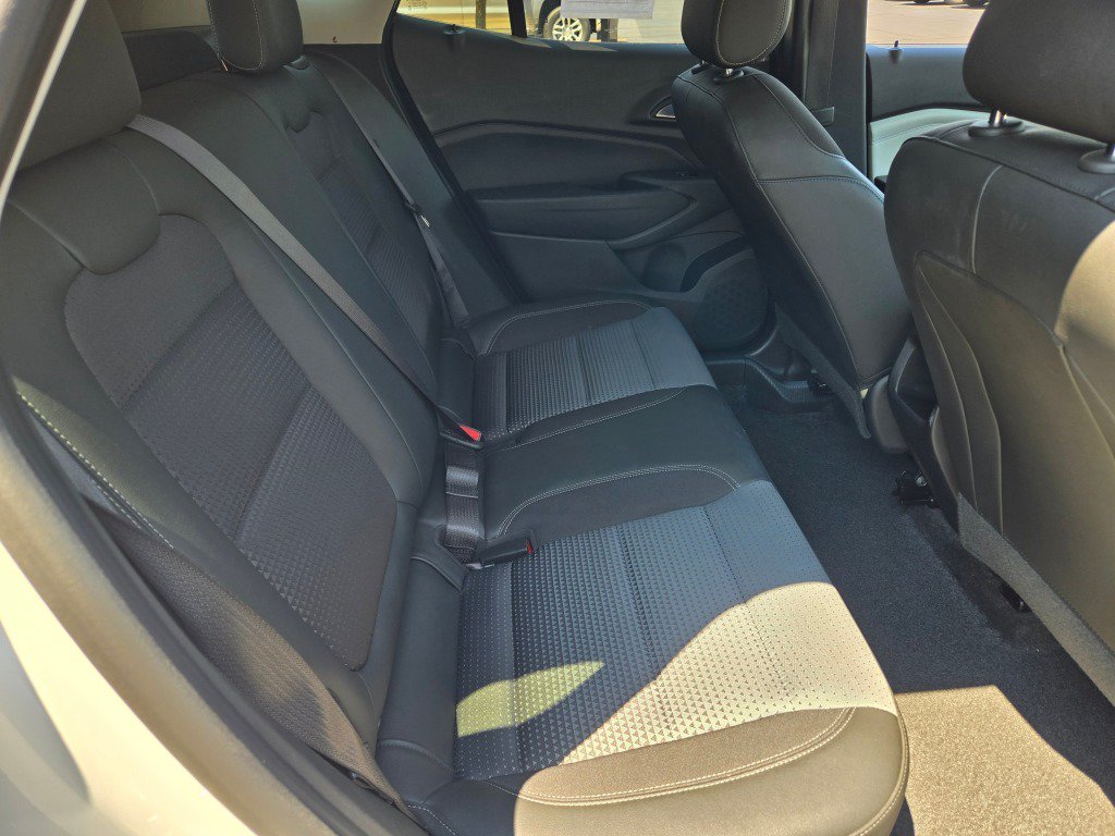 Certified 2025 Chevrolet Trax LT FWD image 9