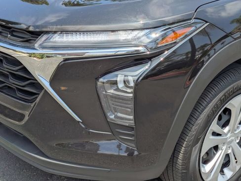 Used 2025 Chevrolet Trax LS FWD image 11