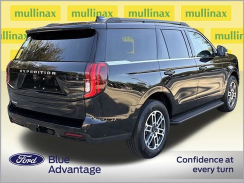 Used 2025 Ford Expedition Active image 4