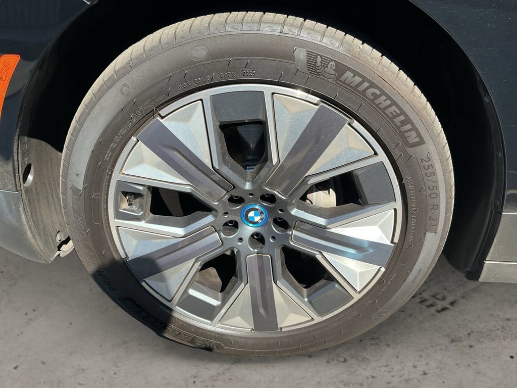Used 2024 BMW iX xDrive50 w/ Premium Package AWD/4WD image 9