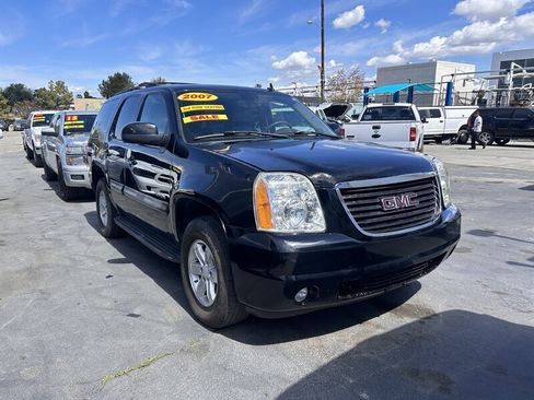 Used 2007 GMC Yukon SLT w/ SLT Preferred Equipment Group image 2