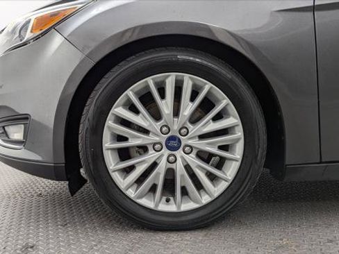 Used 2016 Ford Focus Titanium w/ Titanium Technology Package image 28