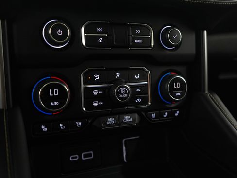 Used 2023 Chevrolet Tahoe Premier w/ Premium Package 2 AWD/4WD image 25