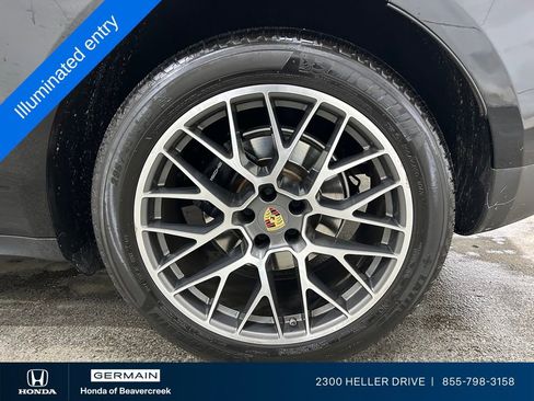 Used 2018 Porsche Macan Sport Edition image 16