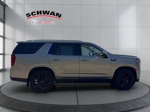 Used 2022 GMC Yukon Denali w/ Denali Premium Package AWD/4WD image 3