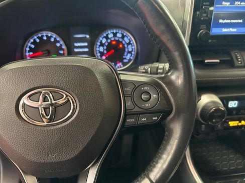 Certified 2019 Toyota RAV4 XLE Premium AWD/4WD image 21