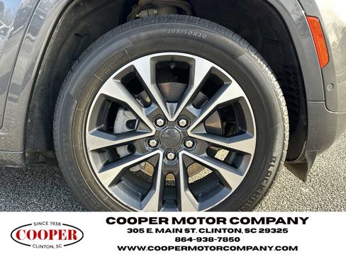 Used 2022 Jeep Grand Cherokee Overland w/ Advanced Protech Group III image 12