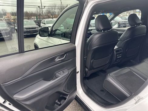 Certified 2023 Jeep Grand Cherokee Altitude image 10