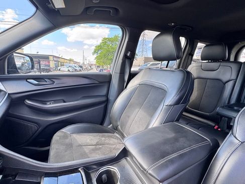 Used 2024 Jeep Grand Cherokee Altitude RWD image 14