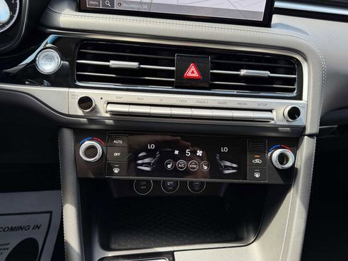 Used 2025 Genesis G70 2.5T RWD image 20