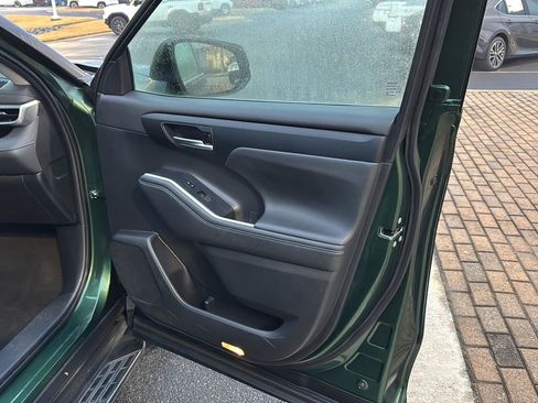 Certified 2023 Toyota Highlander XLE image 12