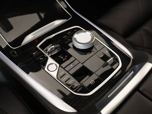 Used 2023 BMW X7 xDrive40i w/ M Sport Package image 9