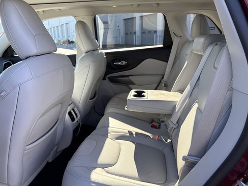 Certified 2021 Jeep Cherokee Limited w/ Elite Package image 34