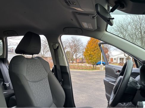 Used 2024 Toyota RAV4 XLE image 28