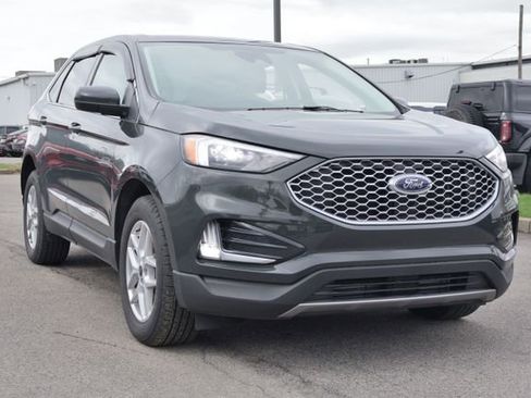 Used 2024 Ford Edge SEL w/ Convenience Package image 3