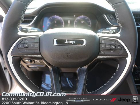 New 2025 Jeep Grand Cherokee Laredo X w/ Luxury Tech Group I image 12