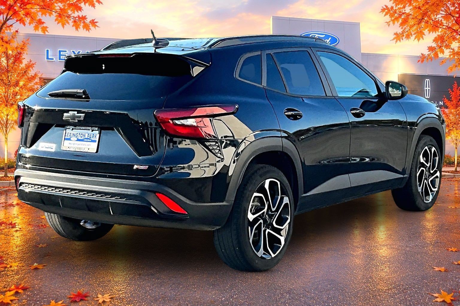 Used 2024 Chevrolet Trax RS w/ Sunroof Package FWD image 5