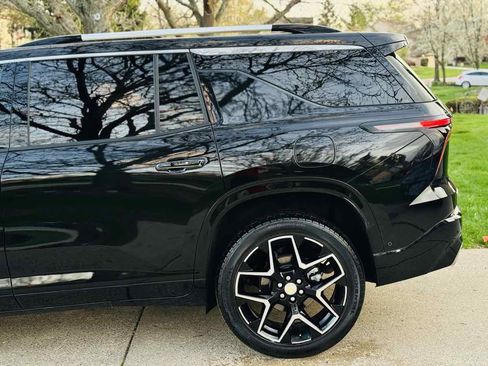 Used 2026 Chevrolet Traverse High Country FWD image 10