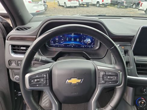 Used 2023 Chevrolet Suburban LT RWD image 21