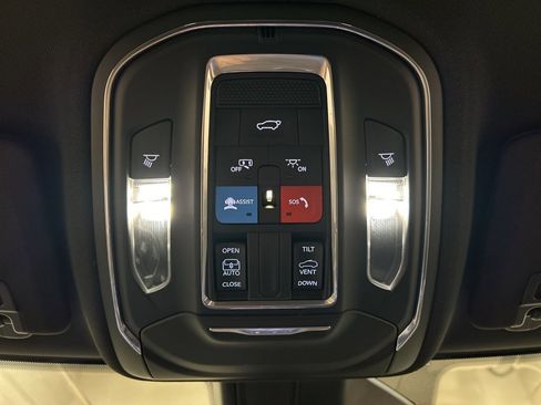 Used 2025 Jeep Grand Cherokee L Altitude image 28