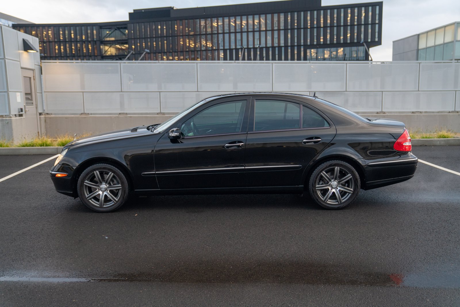 Used 2005 Mercedes-Benz E 500 4MATIC Sedan image 2
