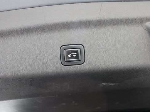 Used 2022 Cadillac Escalade ESV Sport Platinum AWD/4WD image 28