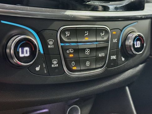 Used 2021 Chevrolet Traverse LT AWD/4WD image 19