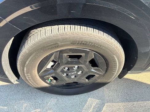 Used 2025 Kia Carnival FWD image 5