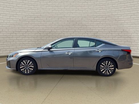 Used 2023 Nissan Altima 2.5 SV FWD image 8