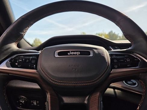 Used 2023 Jeep Grand Cherokee Summit w/ Adv Protech Group IV AWD/4WD image 33