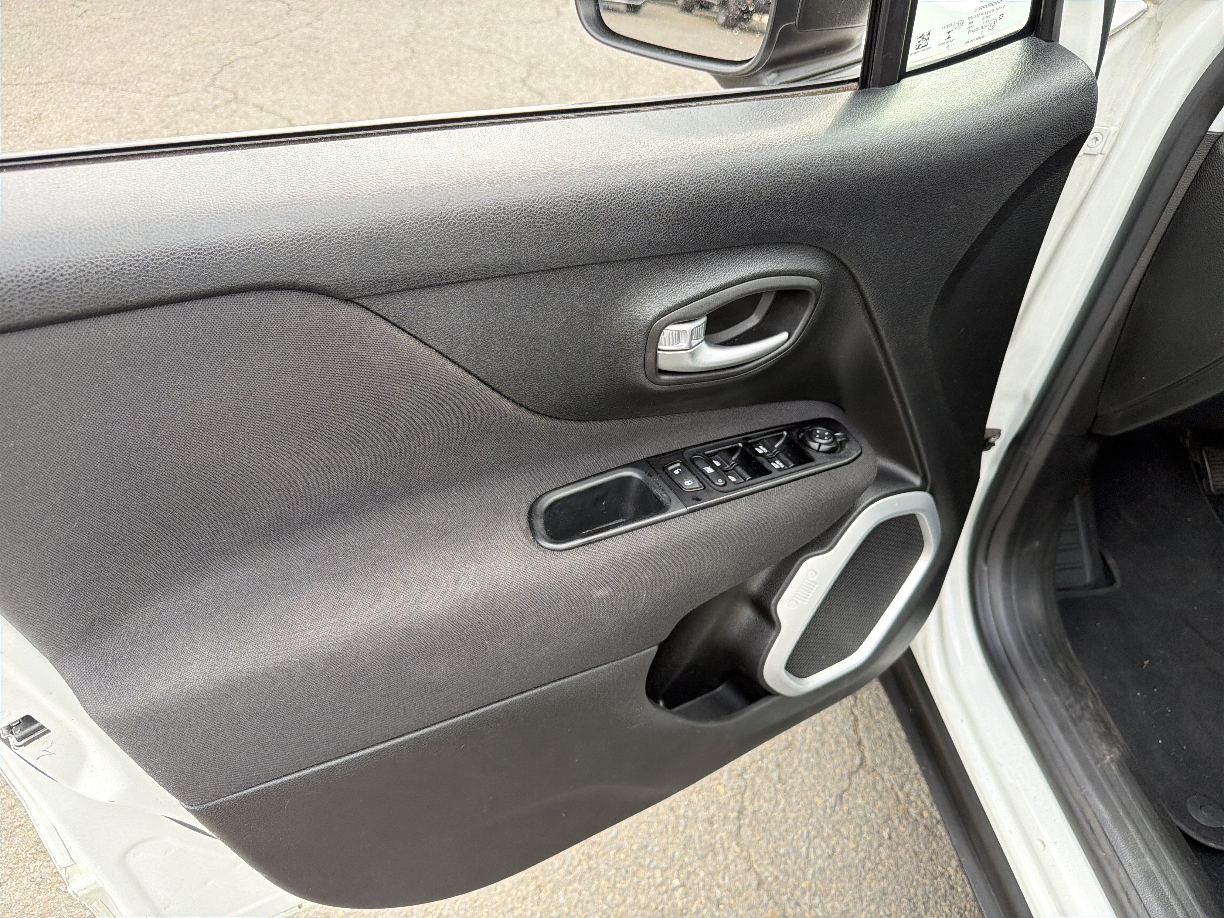 Used 2020 Jeep Renegade Sport w/ Sport Appearance Group FWD image 13