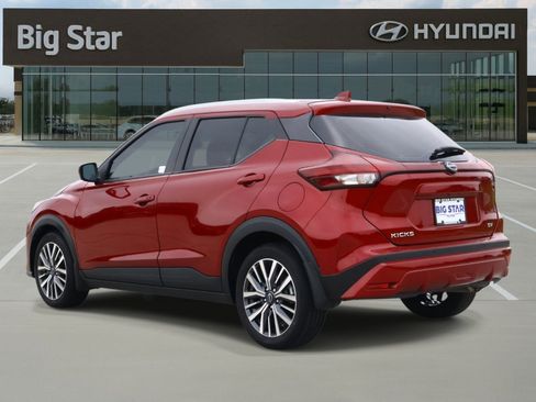 Used 2024 Nissan Kicks SV FWD image 3