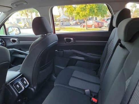Used 2023 Kia Sorento LX image 15