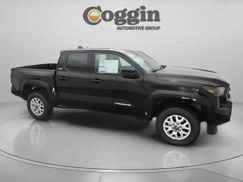 Used 2025 Toyota Tacoma SR5 AWD/4WD image 24