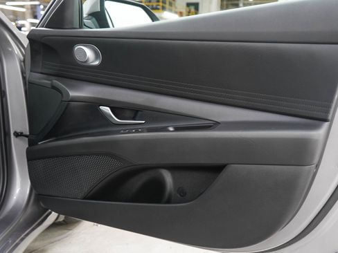 Used 2024 Hyundai Elantra SEL FWD image 9