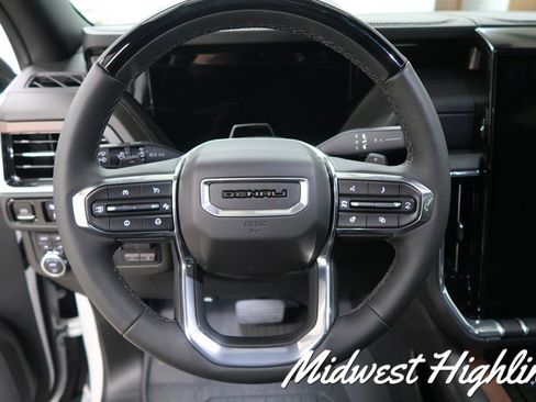 Used 2025 GMC Yukon XL Denali w/ Denali Reserve Package image 15