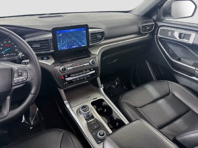 Used 2020 Ford Explorer XLT w/ Equipment Group 202A AWD/4WD image 27