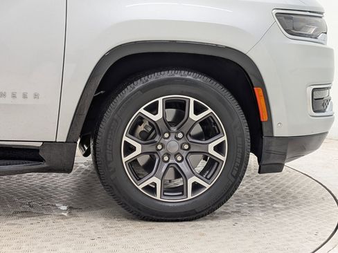 Used 2023 Jeep Wagoneer Series III w/ Preferred Equipment Group image 12