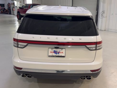 Used 2023 Lincoln Aviator AWD w/ Premium Package image 8