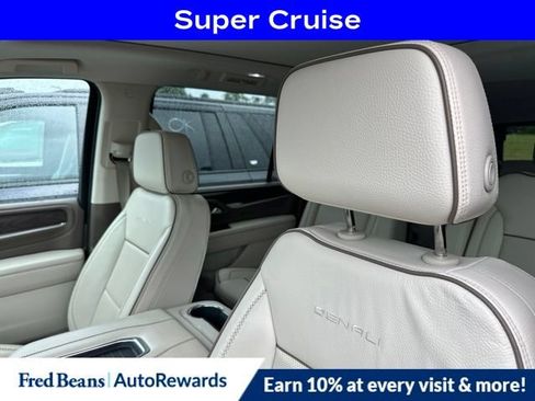 Used 2023 GMC Yukon XL Denali AWD/4WD image 9