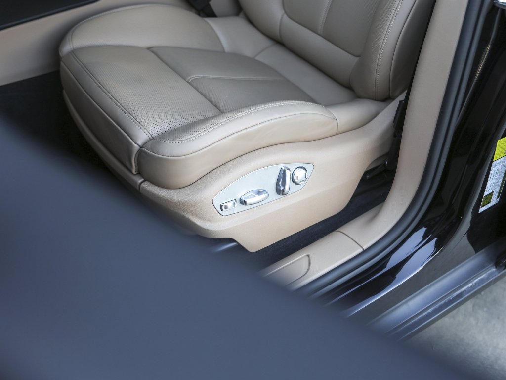 Certified 2026 Porsche Macan AWD/4WD image 14