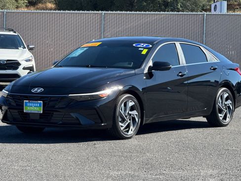 Used 2025 Hyundai Elantra Limited FWD image 7