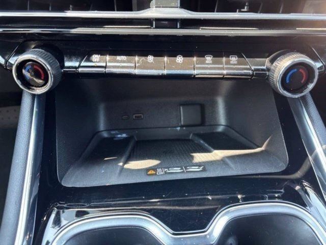 Used 2025 Chevrolet Traverse LT AWD/4WD image 26