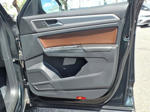 Certified 2021 Volkswagen Atlas SE image 14