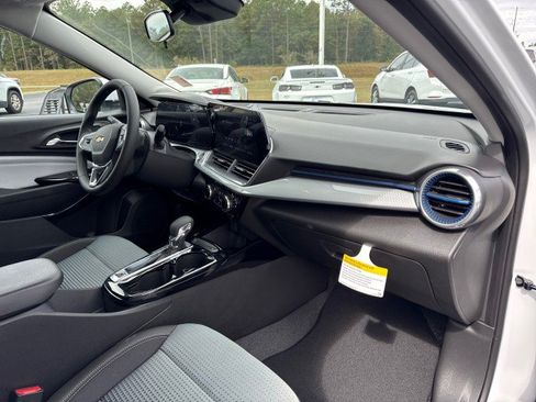 New 2025 Chevrolet Trax LT w/ Driver Confidence Package image 10